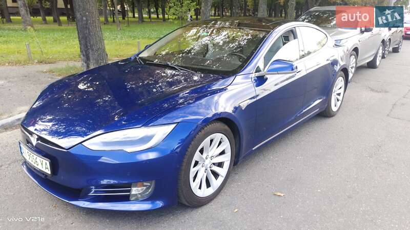 Ліфтбек Tesla Model S 2016 в Києві