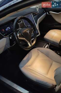 Лифтбек Tesla Model S 2016 в Киеве