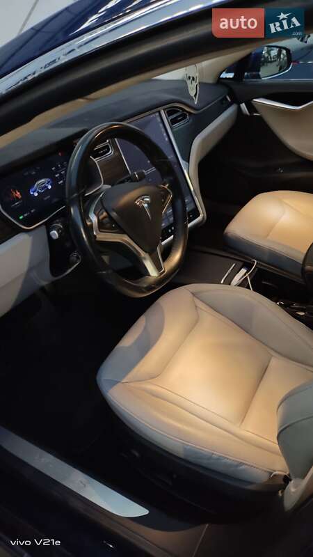 Ліфтбек Tesla Model S 2016 в Києві