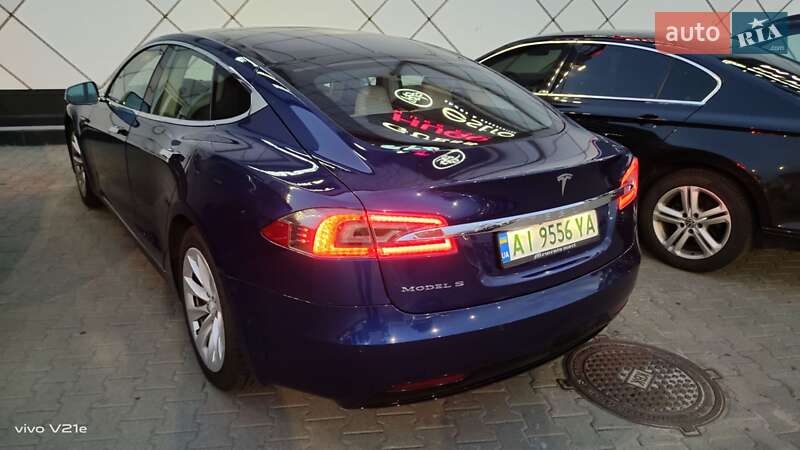 Ліфтбек Tesla Model S 2016 в Києві