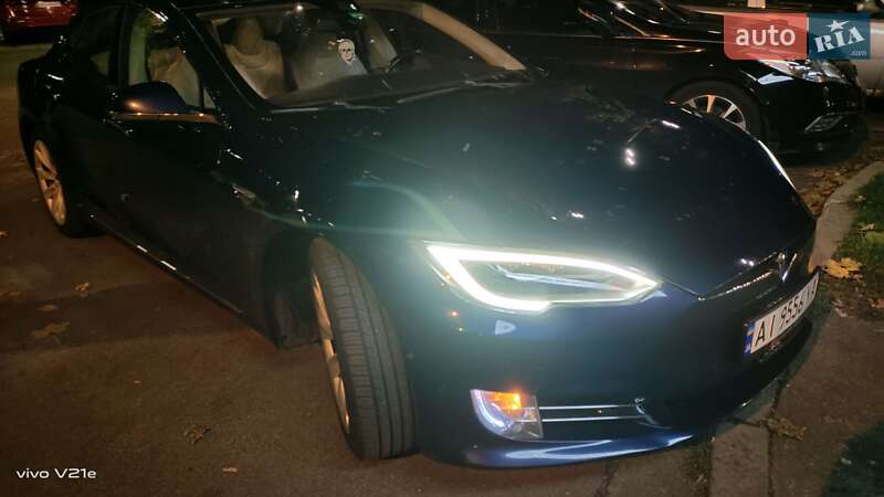 Ліфтбек Tesla Model S 2016 в Києві