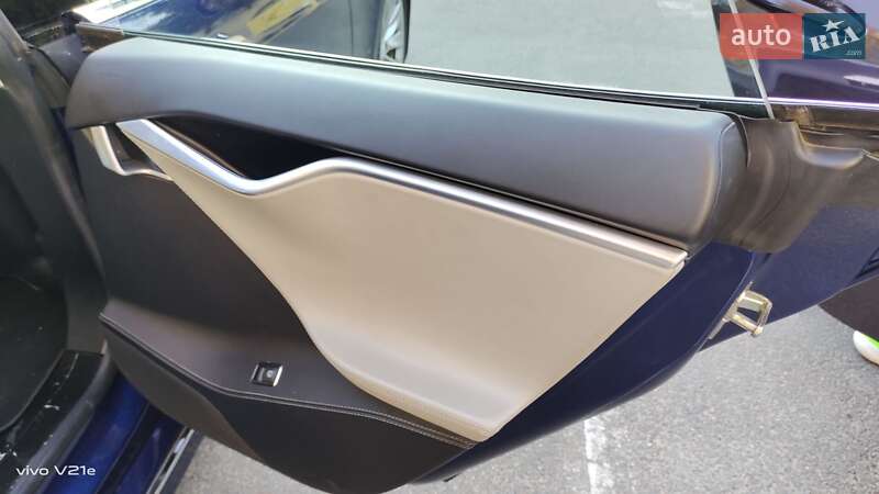 Ліфтбек Tesla Model S 2016 в Києві