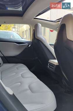 Лифтбек Tesla Model S 2016 в Киеве