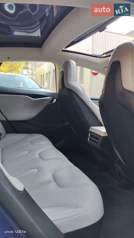 Ліфтбек Tesla Model S 2016 в Києві