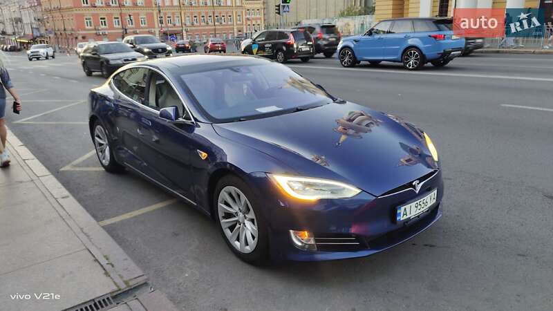 Ліфтбек Tesla Model S 2016 в Києві