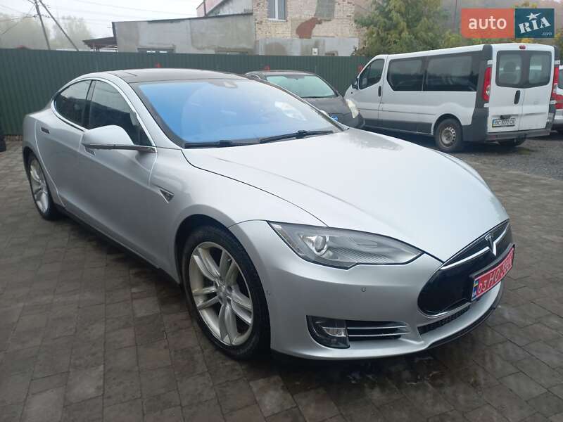 Ліфтбек Tesla Model S 2015 в Шептицькому