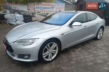 Tesla Model S 2015