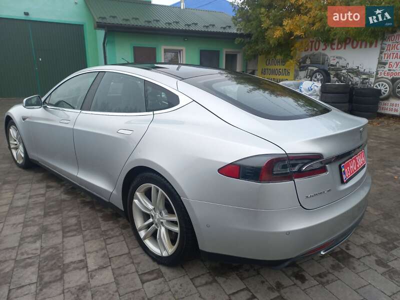 Ліфтбек Tesla Model S 2015 в Шептицькому
