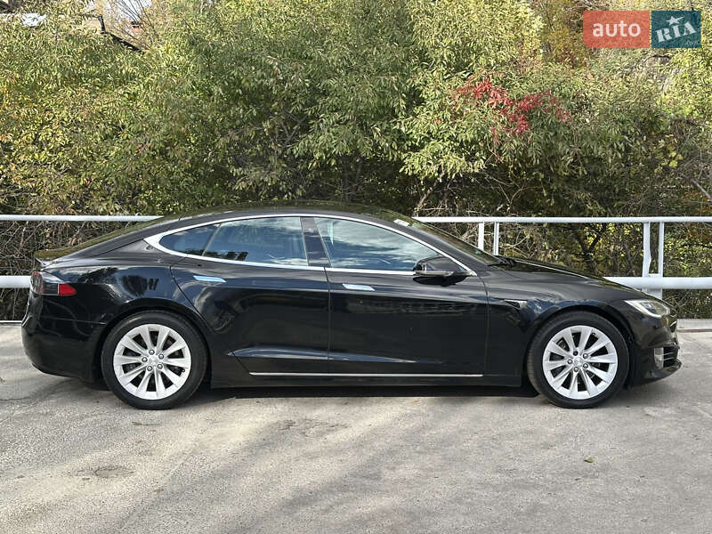 Лифтбек Tesla Model S 2018 в Киеве