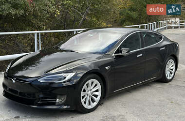 Лифтбек Tesla Model S 2018 в Киеве