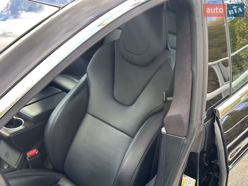 Лифтбек Tesla Model S 2018 в Киеве