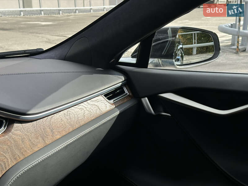 Лифтбек Tesla Model S 2018 в Киеве