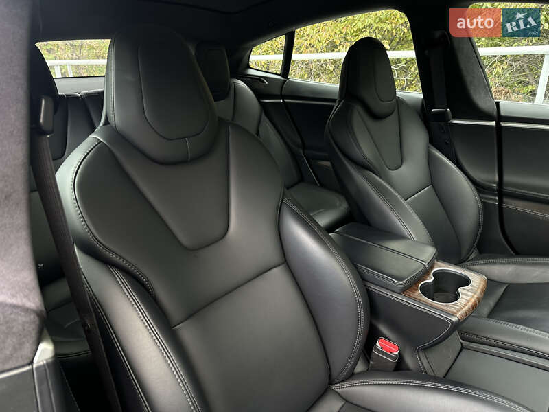 Лифтбек Tesla Model S 2018 в Киеве