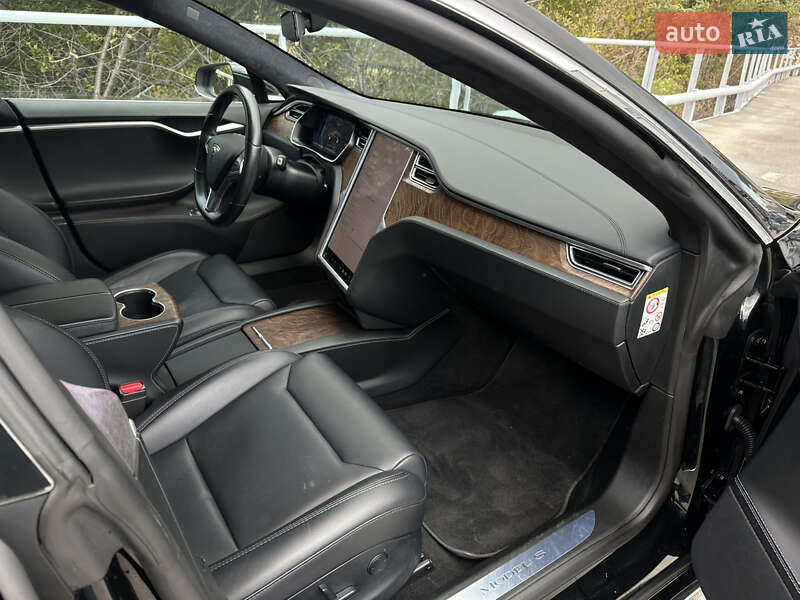 Лифтбек Tesla Model S 2018 в Киеве