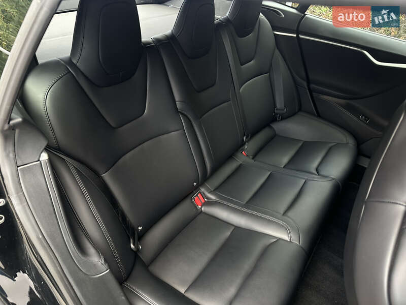 Лифтбек Tesla Model S 2018 в Киеве