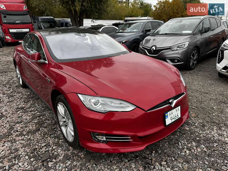 Лифтбек Tesla Model S 2015 в Киеве