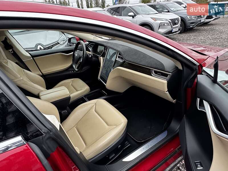 Лифтбек Tesla Model S 2015 в Киеве