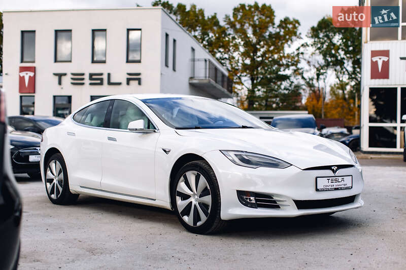 Лифтбек Tesla Model S 2020 в Виннице