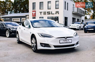 Tesla Model S 2020