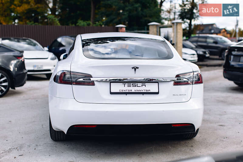 Лифтбек Tesla Model S 2020 в Виннице