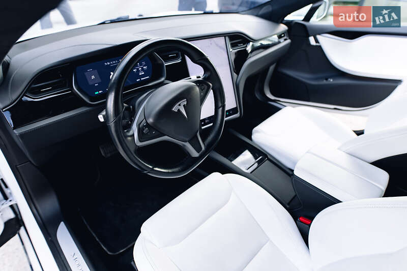 Лифтбек Tesla Model S 2020 в Виннице