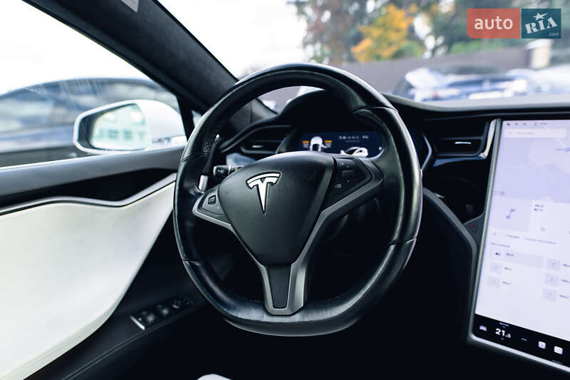 Лифтбек Tesla Model S 2020 в Виннице