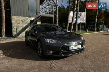 Tesla Model S 2015