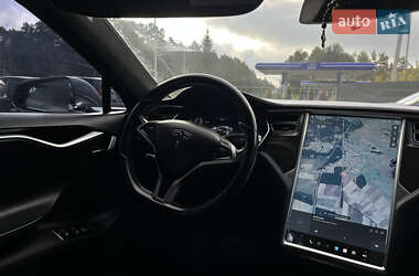 Лифтбек Tesla Model S 2015 в 