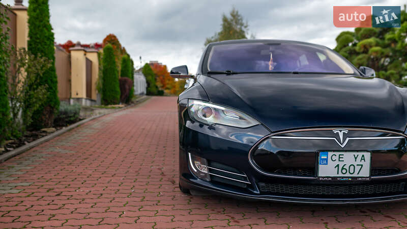 Ліфтбек Tesla Model S 2013 в Чернівцях