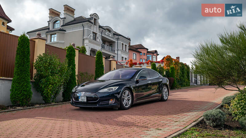 Ліфтбек Tesla Model S 2013 в Чернівцях