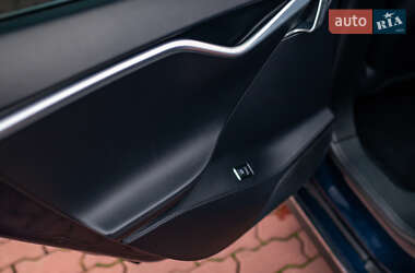 Лифтбек Tesla Model S 2013 в 