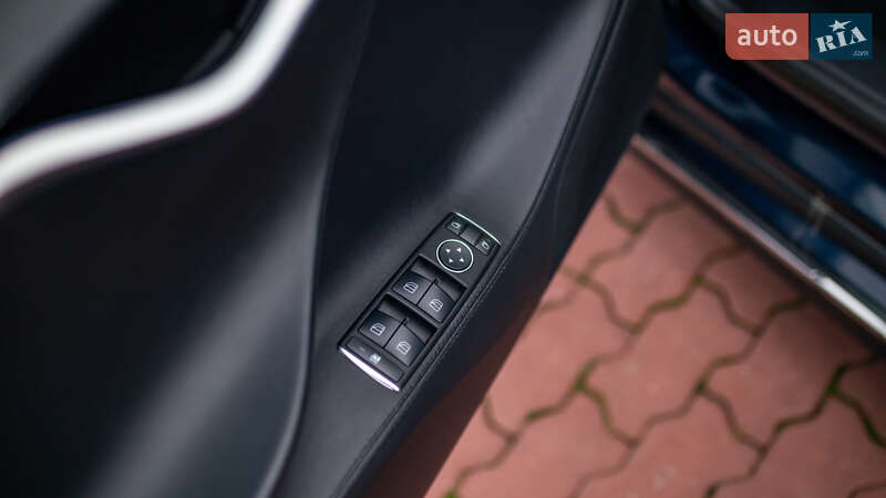Ліфтбек Tesla Model S 2013 в Чернівцях