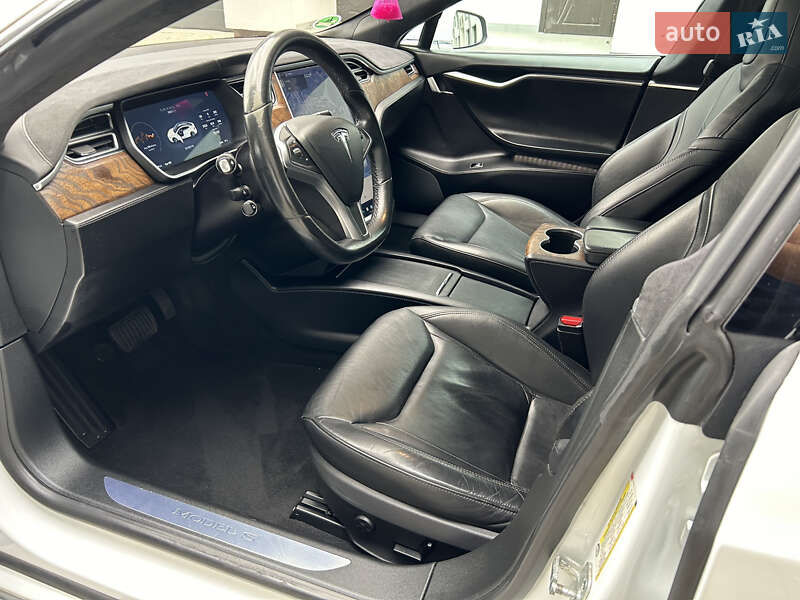 Ліфтбек Tesla Model S 2016 в Львові