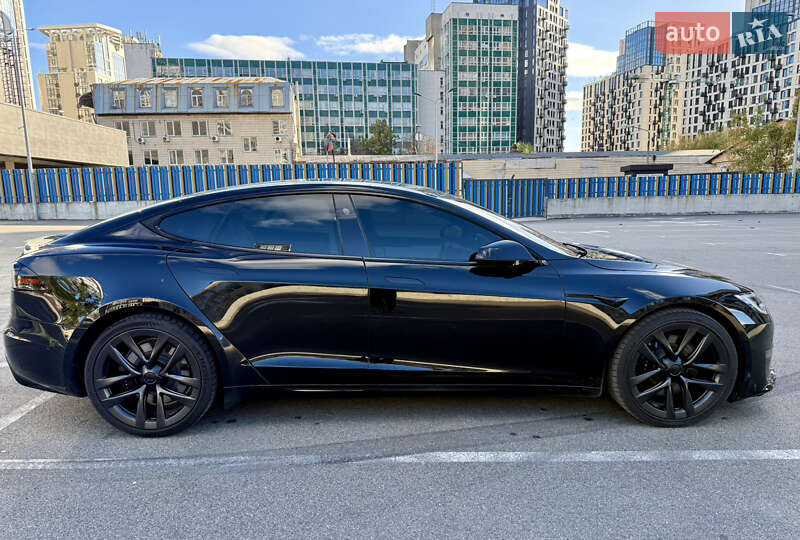 Лифтбек Tesla Model S 2022 в Киеве