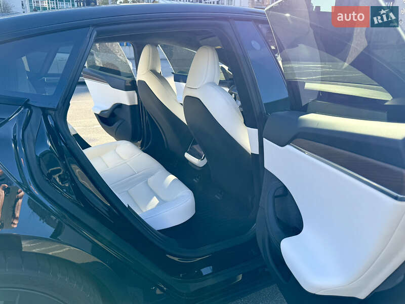 Лифтбек Tesla Model S 2022 в Киеве