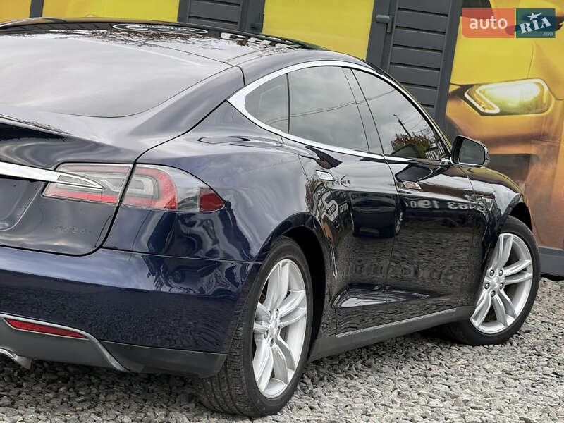 Лифтбек Tesla Model S 2013 в Стрые