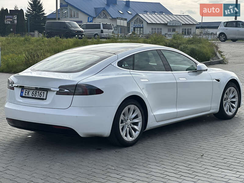 Ліфтбек Tesla Model S 2018 в Львові