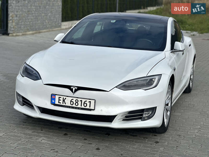 Ліфтбек Tesla Model S 2018 в Львові