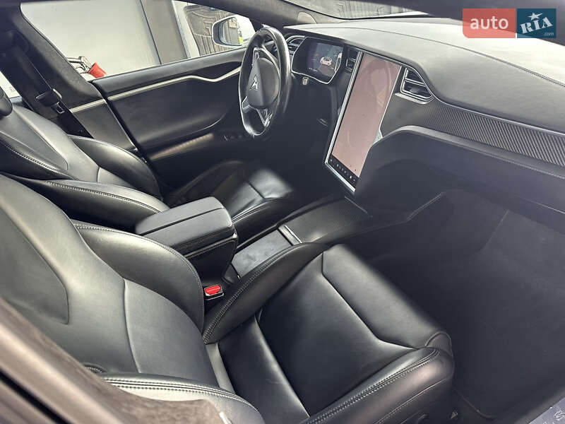 Ліфтбек Tesla Model S 2018 в Львові