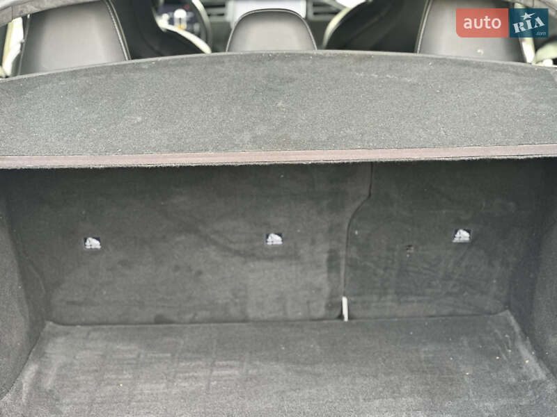 Ліфтбек Tesla Model S 2018 в Львові