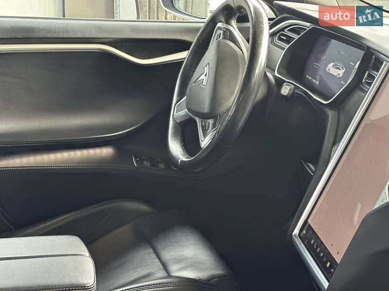 Ліфтбек Tesla Model S 2018 в Львові