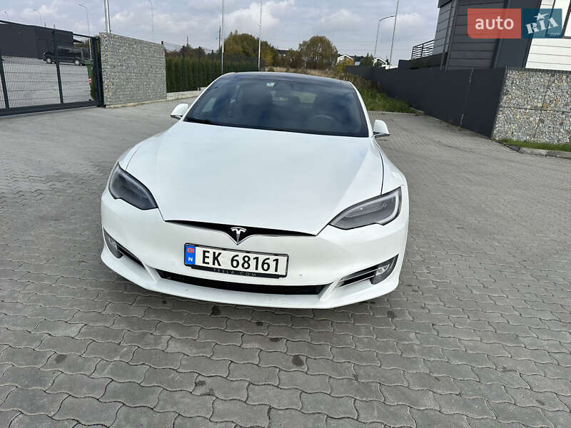 Ліфтбек Tesla Model S 2018 в Львові