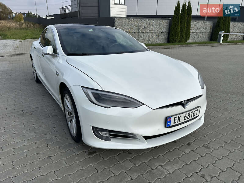 Ліфтбек Tesla Model S 2018 в Львові