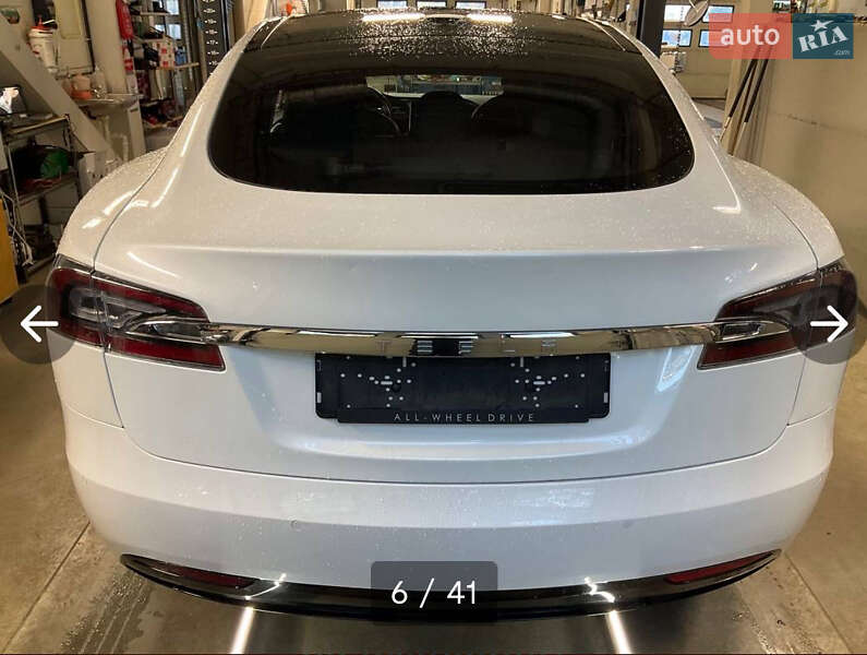 Ліфтбек Tesla Model S 2018 в Львові
