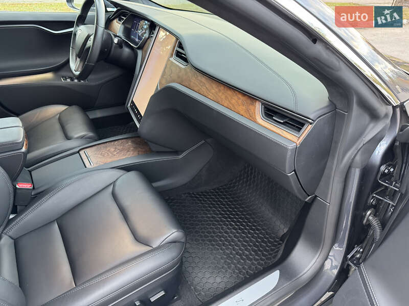 Ліфтбек Tesla Model S 2020 в Запоріжжі