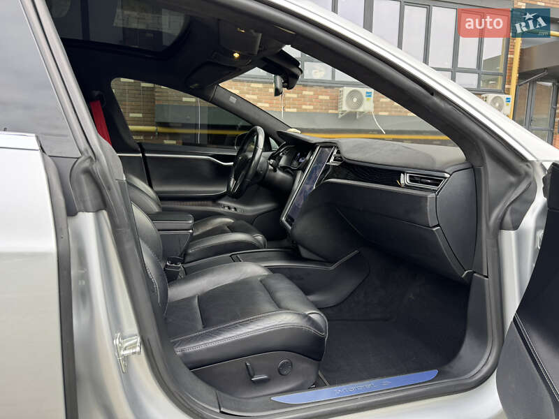 Ліфтбек Tesla Model S 2016 в Житомирі