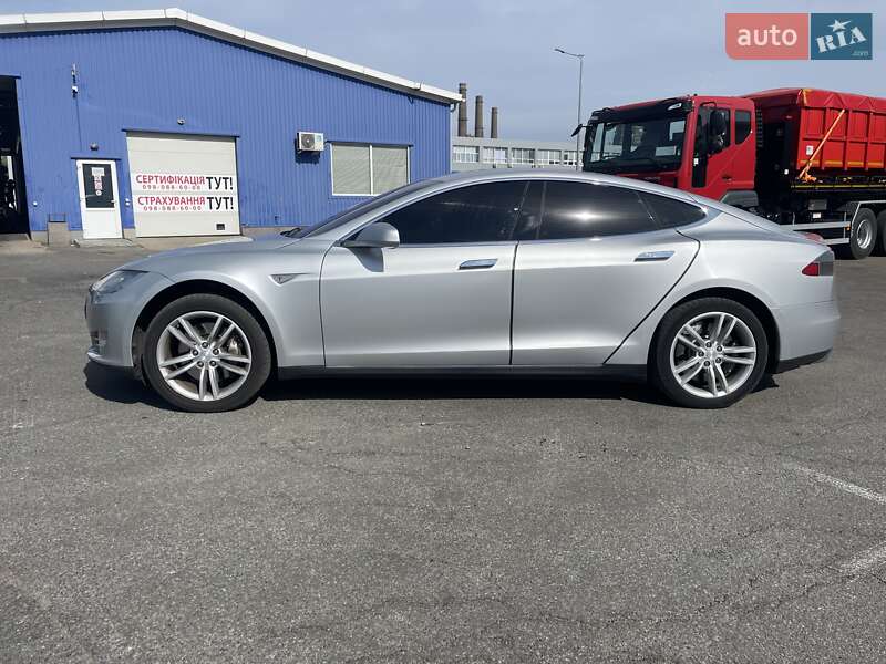 Ліфтбек Tesla Model S 2013 в Києві