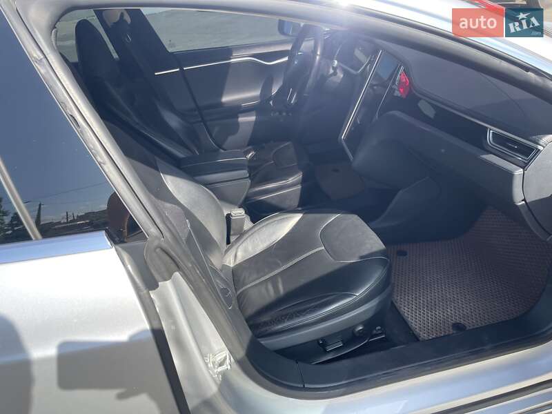 Ліфтбек Tesla Model S 2013 в Києві