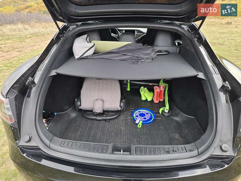 Ліфтбек Tesla Model S 2016 в Полтаві фото 28 Ліфтбек Tesla Model S 2016 в Полтаві