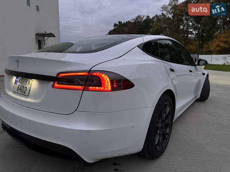 Лифтбек Tesla Model S 2021 в Рованцах